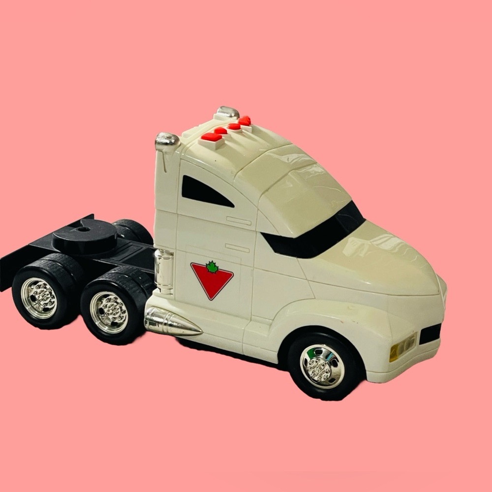 CANADIAN TIRE- Transport Truck - Sounds & lights - battery operated